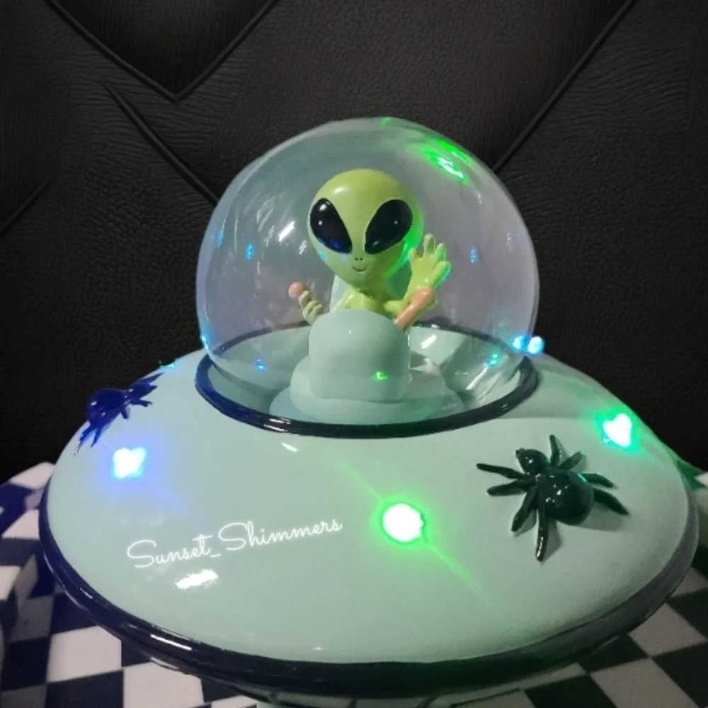 Halloween Retro Style UFO Alien Spaceship Color Changing Light Up Decor Figurine